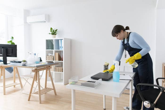 cleaning-an-office-in-cardiff